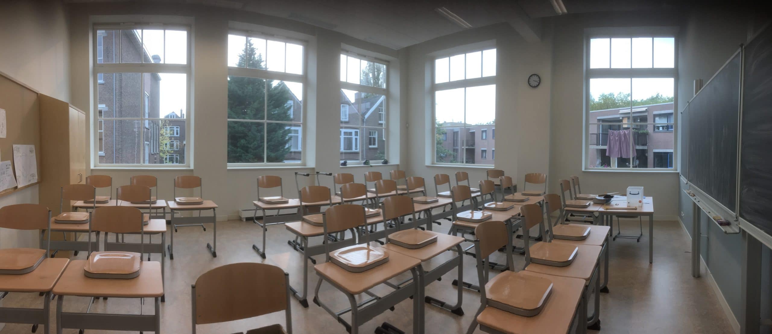 Rotterdam - School lokaal voorzien van Sunblock Extra Clearview 70 teneinde zonnewarmte opwarming te bestrijden