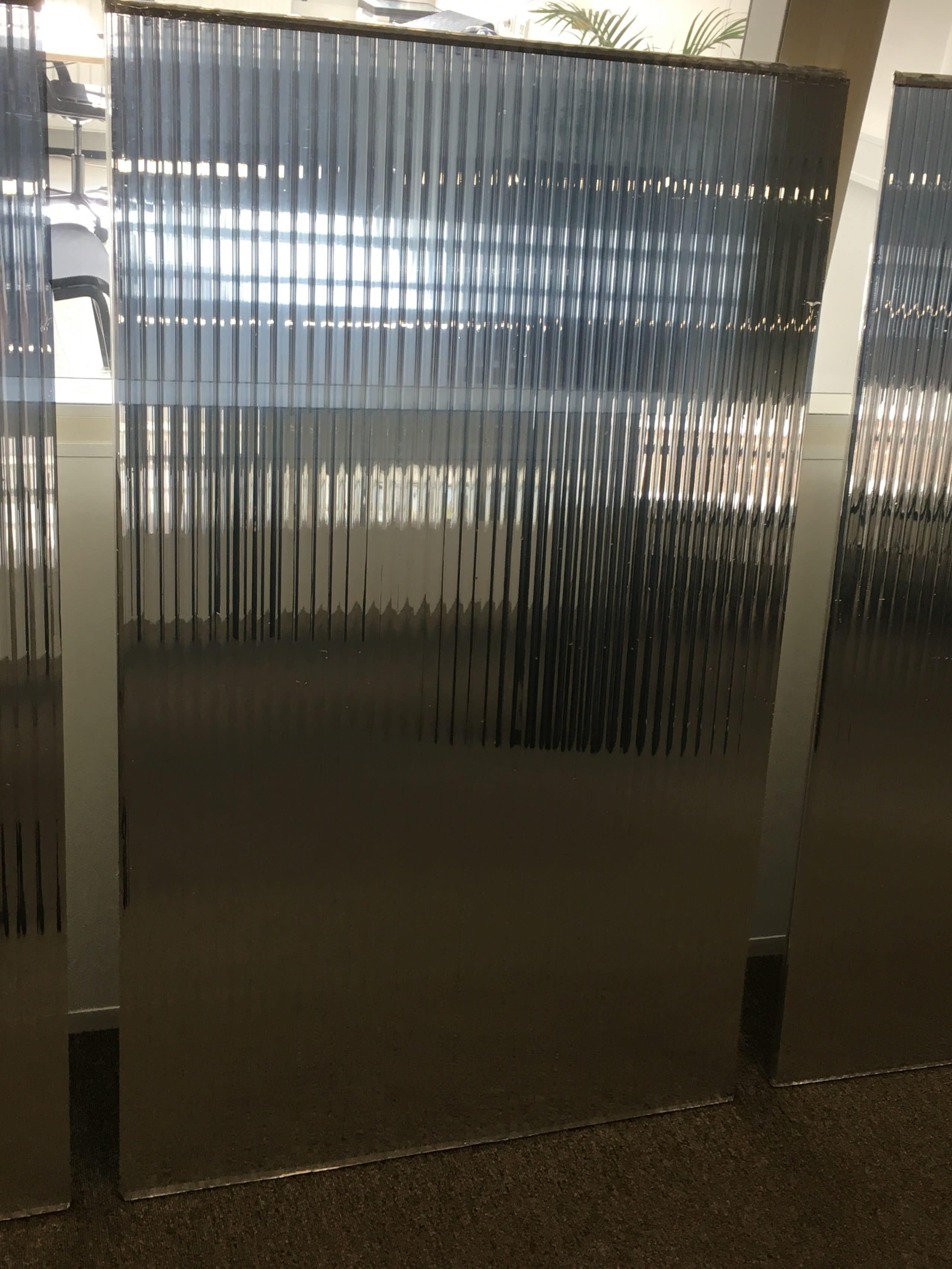 Kunststof panelen voorzien van Sunblock Zilver 20 worden onder lichtkoepels gemonteerd teneinde zonnewarmte te reflecteren. Deze oplossing is makkelijk te verwijderen op een later tijdstip indien nodig