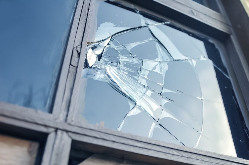 Oude ramen kunnen op simpele wijze veilig gemaakt worden met letselschade beperkende folie van Sunblock